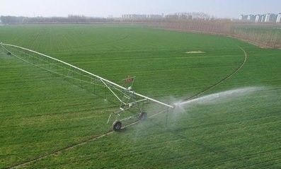 30-дюймовый диаметр водосберегающий центр Пивовое оросительное распылительное оборудование с двигателем и весом 230 кг