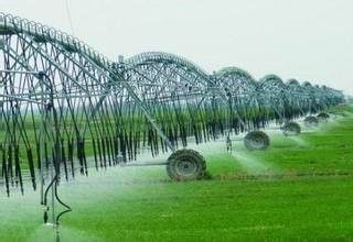 Ирригационная система с 30 дюймовым диаметром водосберегающего центра с крутящим распылением и двигателем